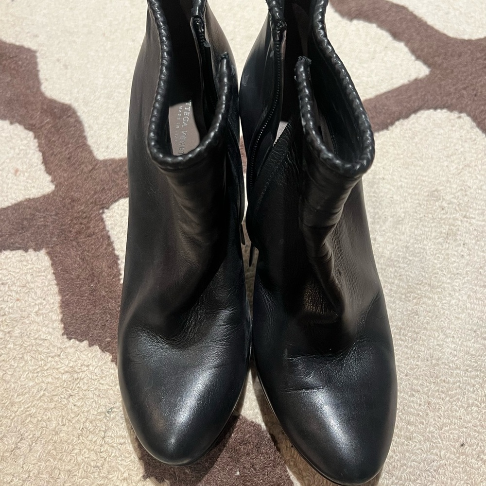 Bottega Veneta black leather high heel ankle boots size 40